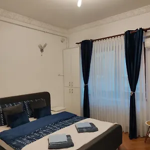 Royal In Old Town Apartment