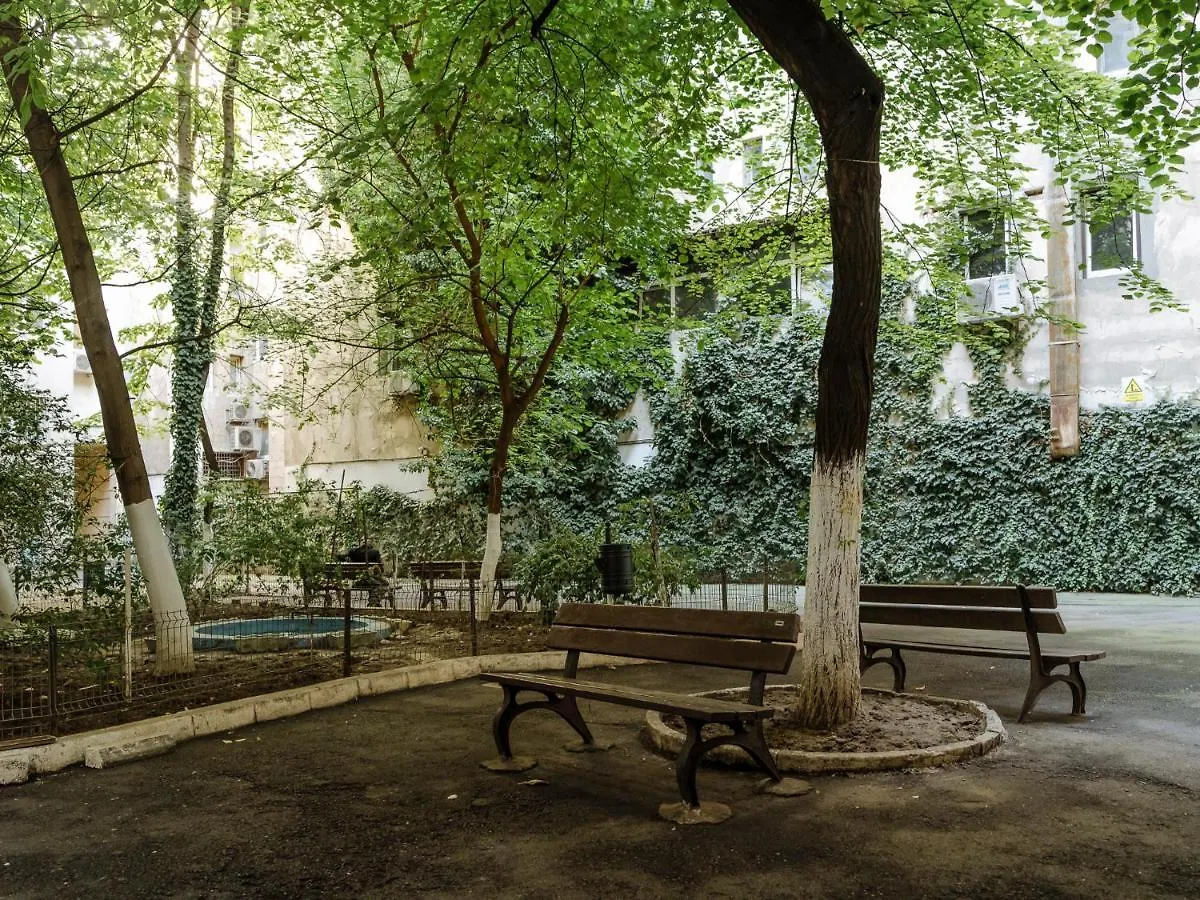 Old Town Historic Apartment With Backyard Mini Park Bucharest