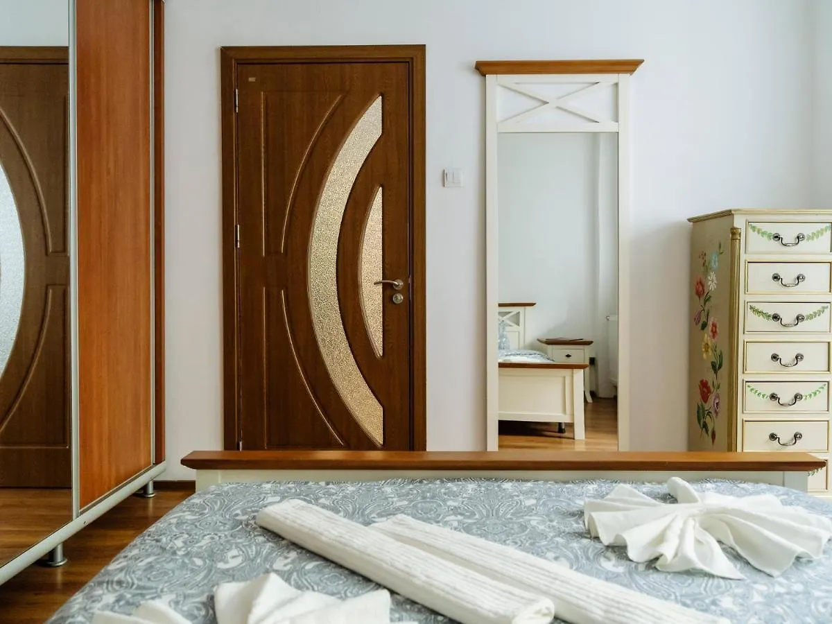 Old Town Historic Apartment With Backyard Mini Park Bucharest